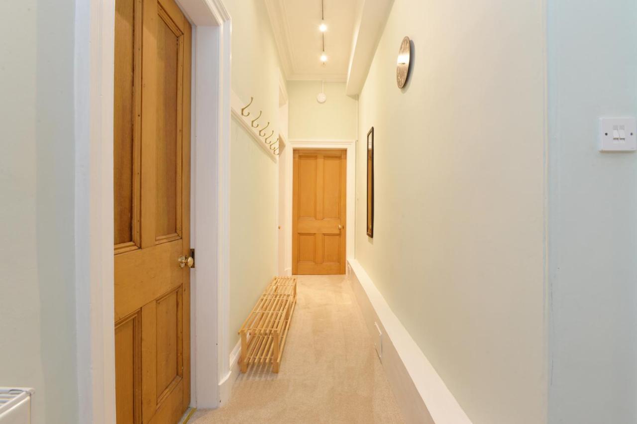 Home By The Meadows, Close To City Centre Edimburgo Esterno foto