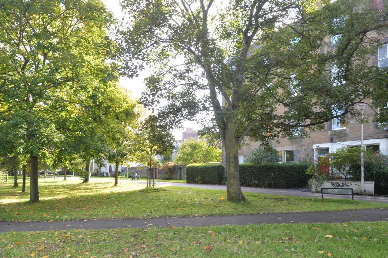 Home By The Meadows, Close To City Centre Edimburgo Esterno foto
