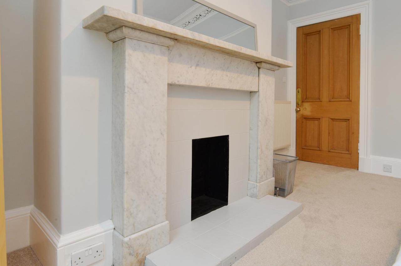 Home By The Meadows, Close To City Centre Edimburgo Esterno foto