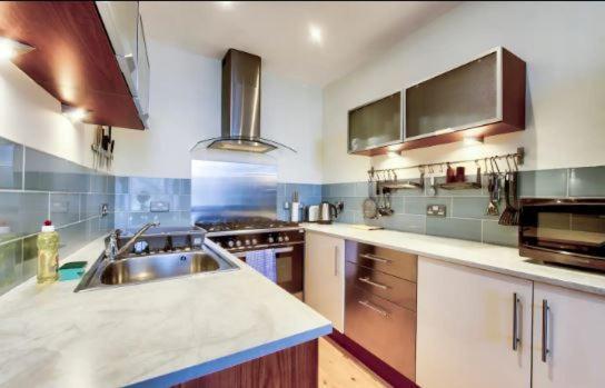 Home By The Meadows, Close To City Centre Edimburgo Esterno foto